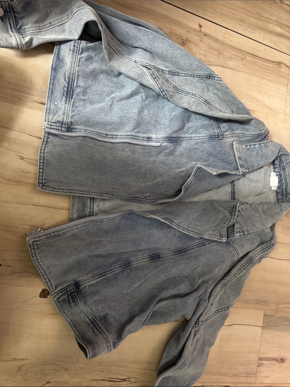 Women's Light Wash Denim Jacket - Casual Layering